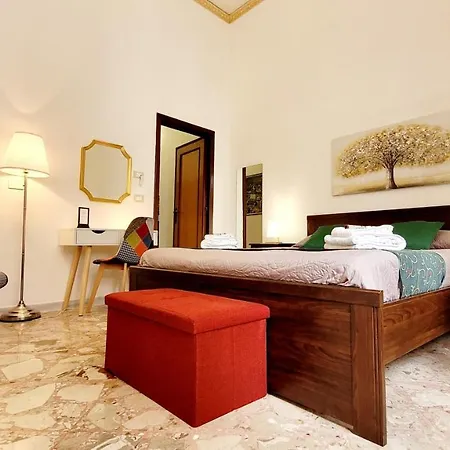 Zanzi 's Charming Avola