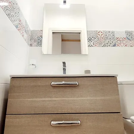 Zanzi 's Charming 3* Avola